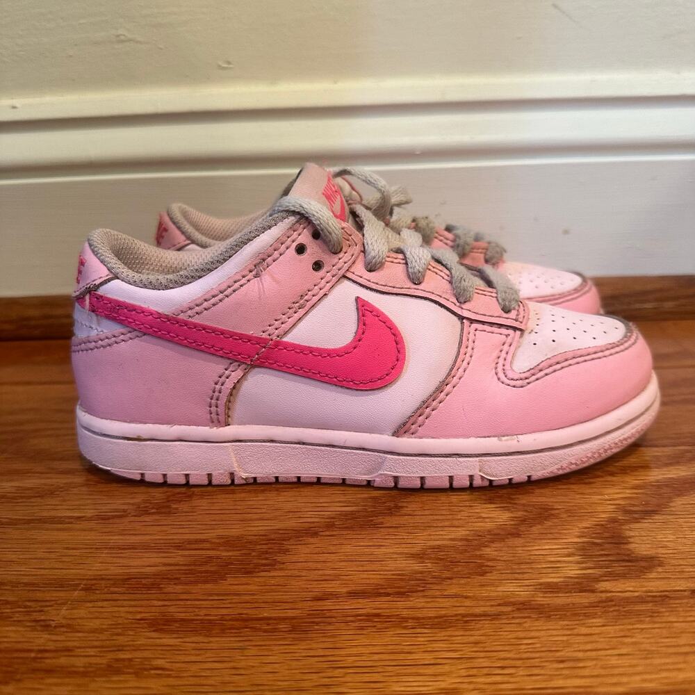 Nike Dunk Low Triple Pink sz kids 12.5